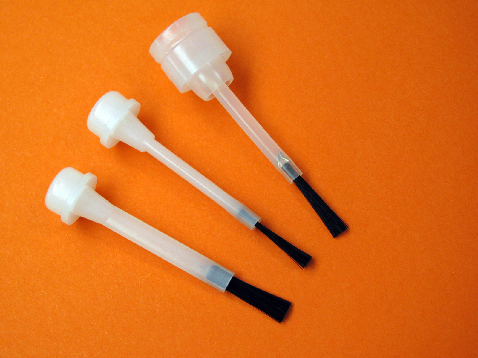round brushes and flat brushes Our main products are nail polish brushes with different designs. Standard are round and flat nail polish brushes.